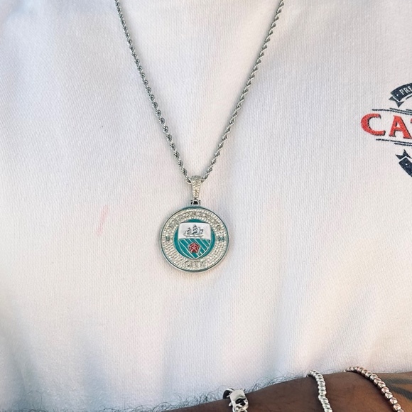 Manchester City Necklace Soccer Chain and Team Badge Pendant Gift - Picture 7 of 7